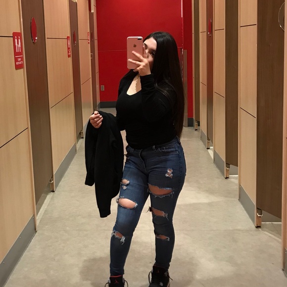 Meet your Posher, Itzel - Picture 1 of 1